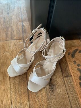 Adrienne Vittadini Xalt Sandal in Pearl Light Pink